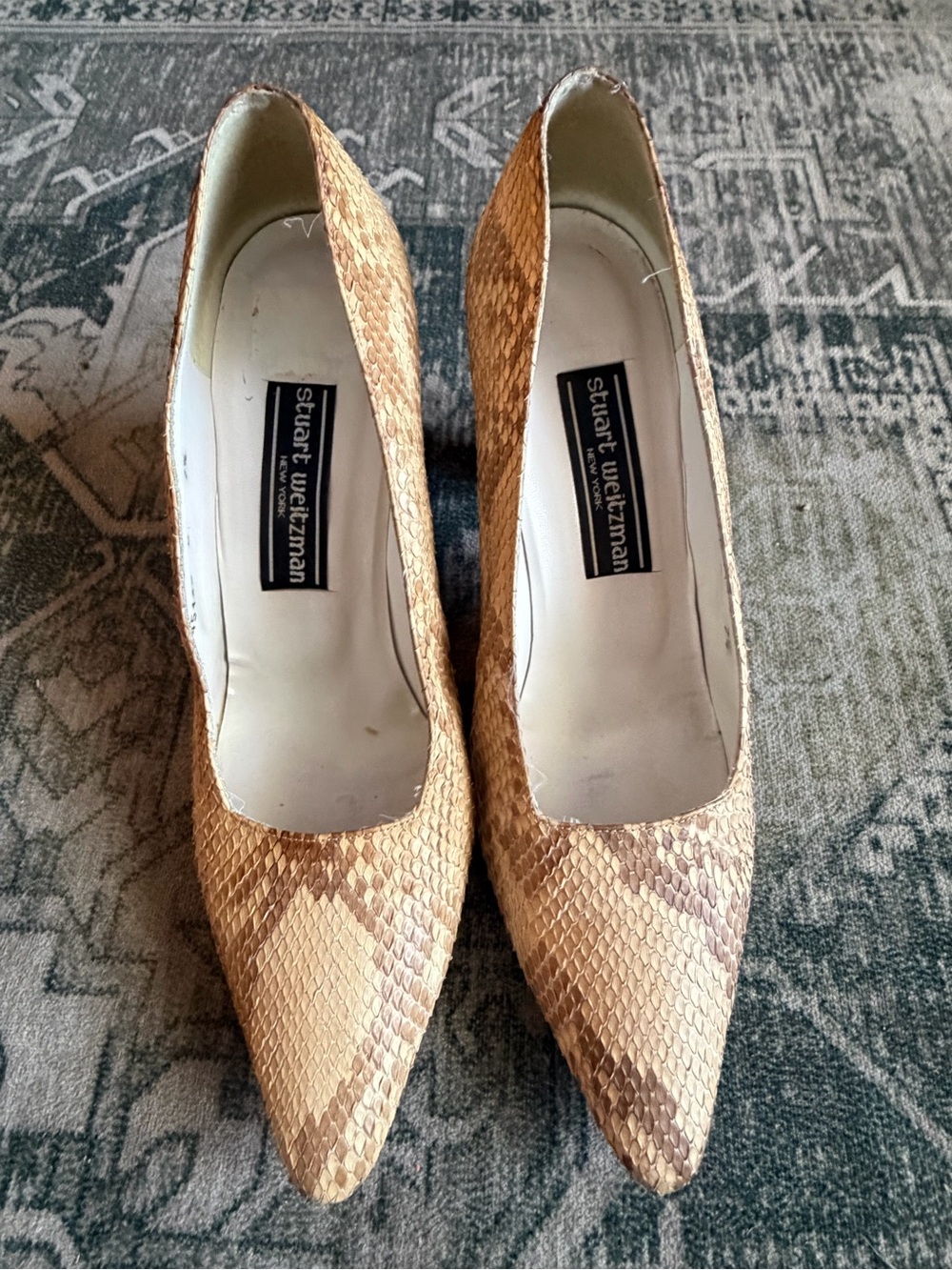 Stuart Weitzman women’s vintage pointy-toe pumps snakeskin-embossed size 7.5 - Picture 4 of 8